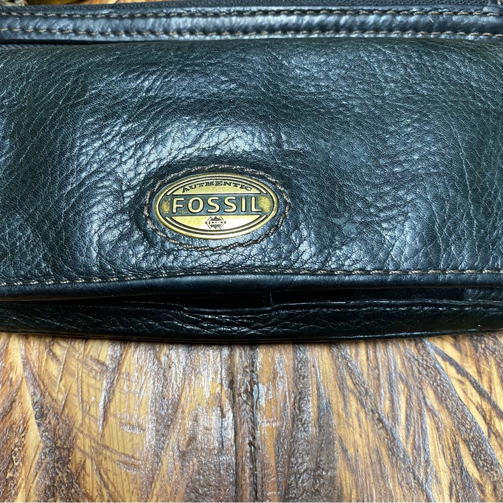 Vintage Fossil Explorer Flap Black Leather Tri-Fold Wallet Gold Logo 7” X 4” - Picture 2 of 9